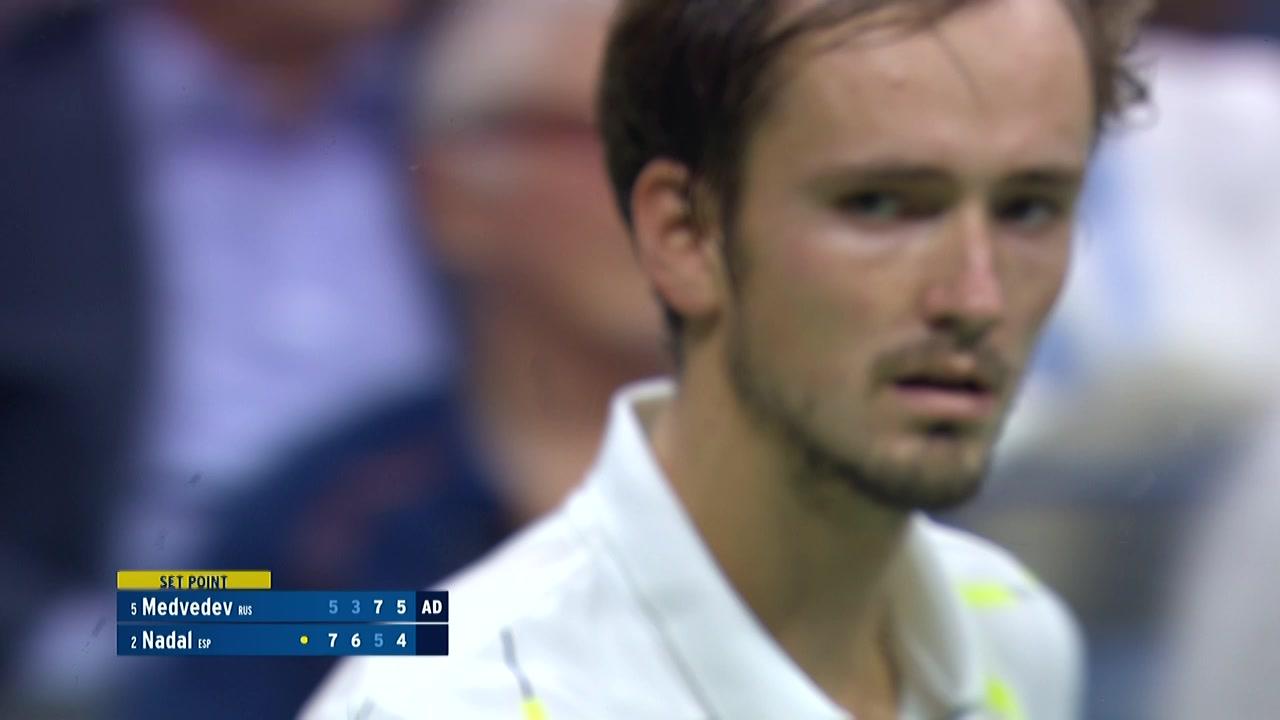 SlamTracker Set Point; Medvedev wins the point with a backhand winner